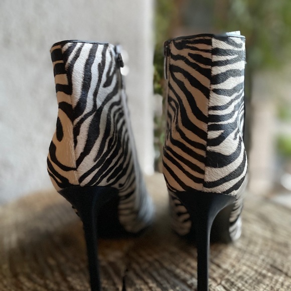 Tennon Dress Bootie by Nine West Size 8 - Picture 4 of 6